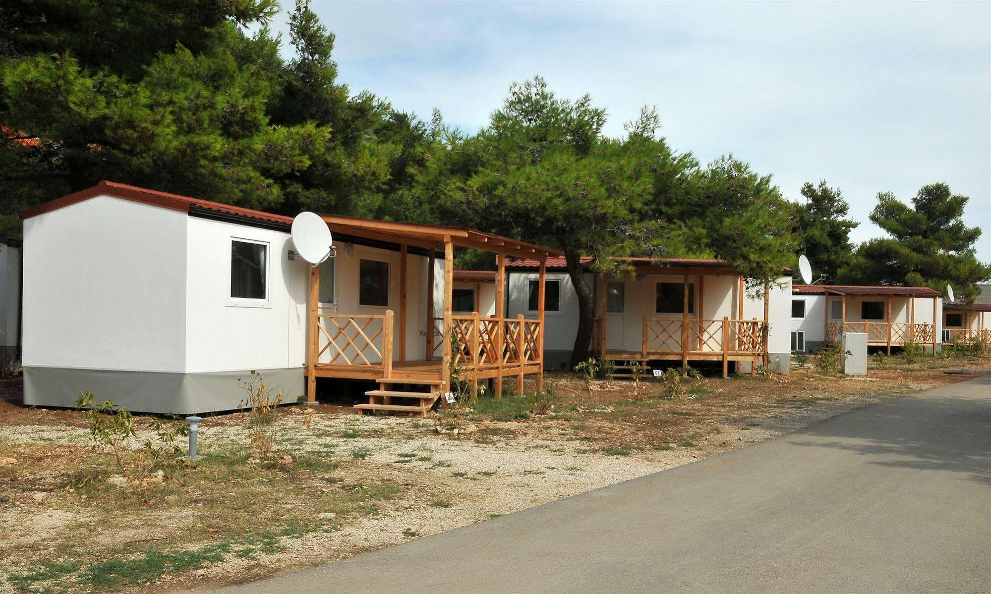 Camp Perna Hotell Kuciste Exteriör bild